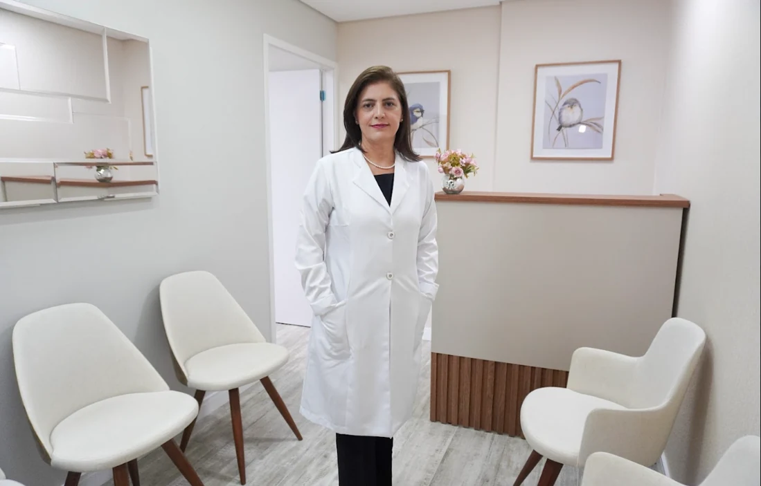Dra. Ana Paula Galli Sanchez no consultório CEMPSO
